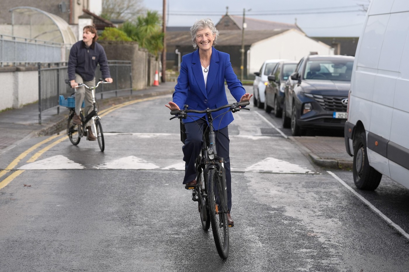 Candidata stângii radicale devine președinte al Irlandei. Catherine Connolly critică reînarmarea Europei