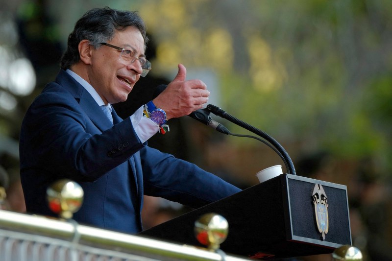 Probleme mari pentru președintele Columbiei: Nu-și mai poate încasa salariul, iar o companie a refuzat chiar și să-i alimenteze avionul