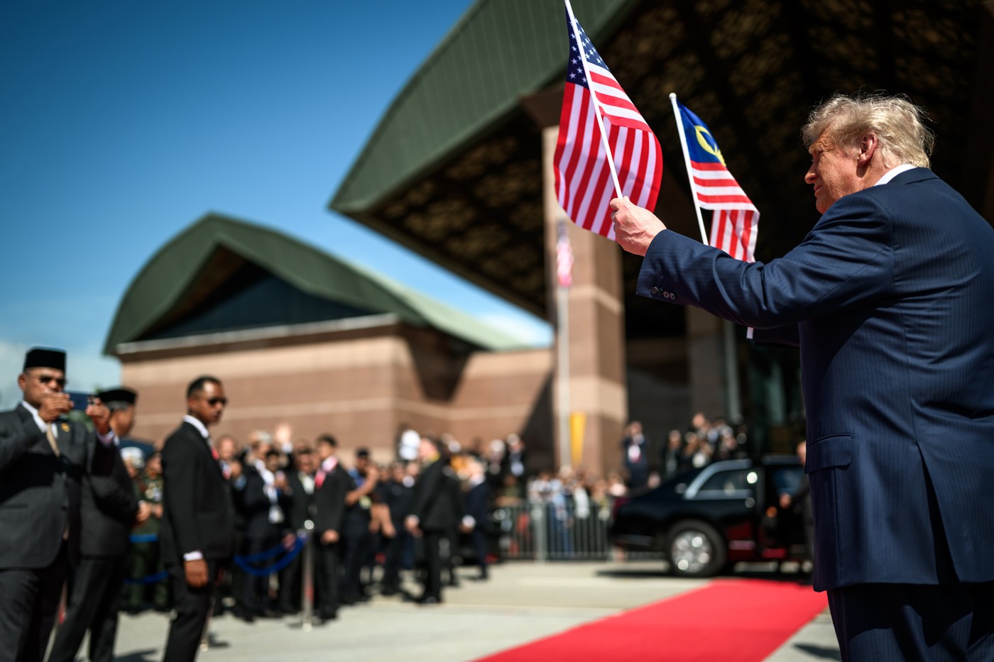 Trump semnează acord cu Malaezia pentru mineralele rare