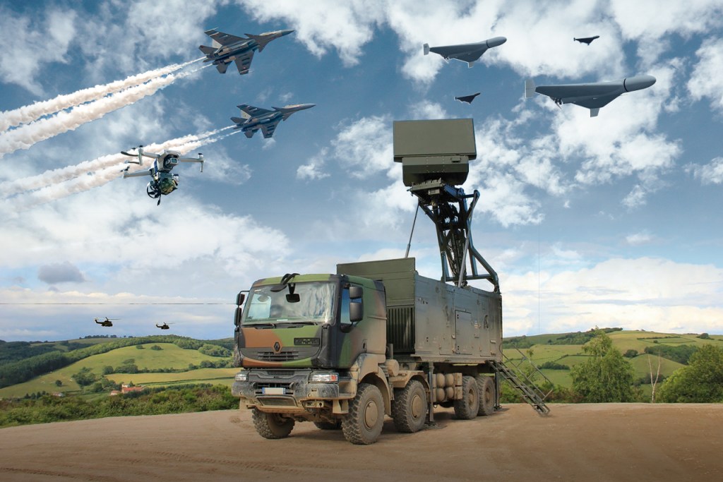 Radarul GM-200 MMA. Foto: Thales. Colaj: Ion Mateș / Hotnews. Foto fundal: Shutterstock