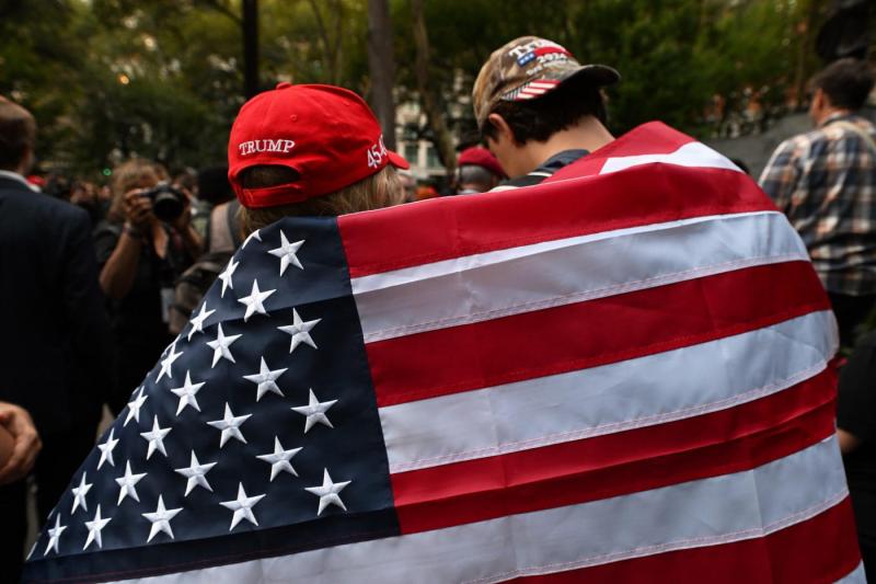 „Îl iubesc pe Hitler”. Rasism, glume despre violuri și amenințări cu camerele de gazare: mesajele private ale Tinerilor Republicani din SUA, scurse în presă