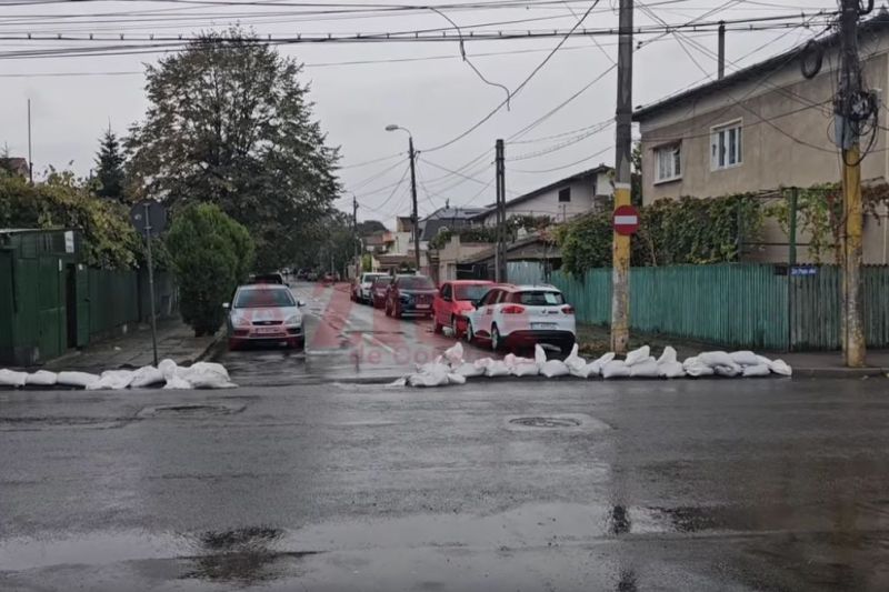 Saci cu nisip puși pentru prevenirea inundațiilor în Constanța au fost furați, acuză primăria. „Nu sunt bunuri comune la cheremul cetăţenilor”