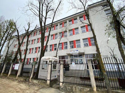 Liceul Theodor Pallady, evacuat după o alertă privind miros puternic de gaz. Distrigaz a găsit o scurgere de gaze în apropierea școlii