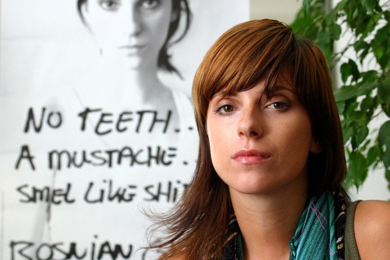 „Fata din Bosnia miroase urât”: Povestea despre civilizație care n-a fost spusă de Grădinescu și Mocanu