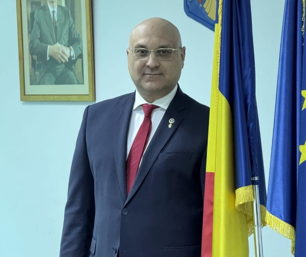 Cum explic&#259; &icirc;ntrebat de HotNews prefectul PNL de Prahova c&#259; nu i-a &icirc;ncetat mandatul primarului Oprea din Sinaia, coleg de partid, re&#539;inut &icirc;n cazul &bdquo;Castelul din Carpa&#539;i&rdquo; de DNA: &bdquo;Legea se &#537;i interpreteaz&#259;&rdquo;