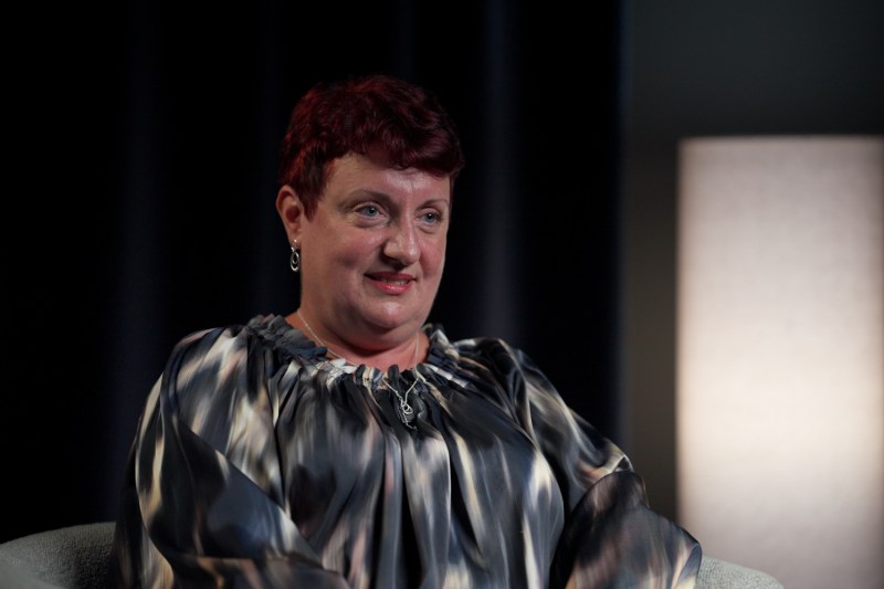 „Curg apele pe tine, te înroșești și ai senzația că toată lumea se uită la tine!“ Povestea despre menopauză a Danielei și a doctorilor care i-au redat pofta de viață – VIDEO 