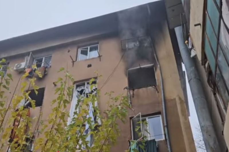 VIDEO Explozie la un bloc din Balș, două persoane au suferit arsuri / Deflagrația, provocată de o butelie / Distrigaz spune că doar o parte din bloc era conectată la rețeaua de gaze