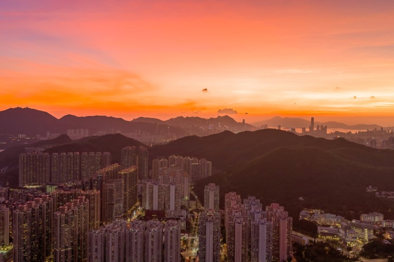 Neobișnuita situație a „caselor blestemate” din Hong Kong. Cum profită străinii pe o piață unde prețul e de peste 26.000 de euro pe metru pătrat