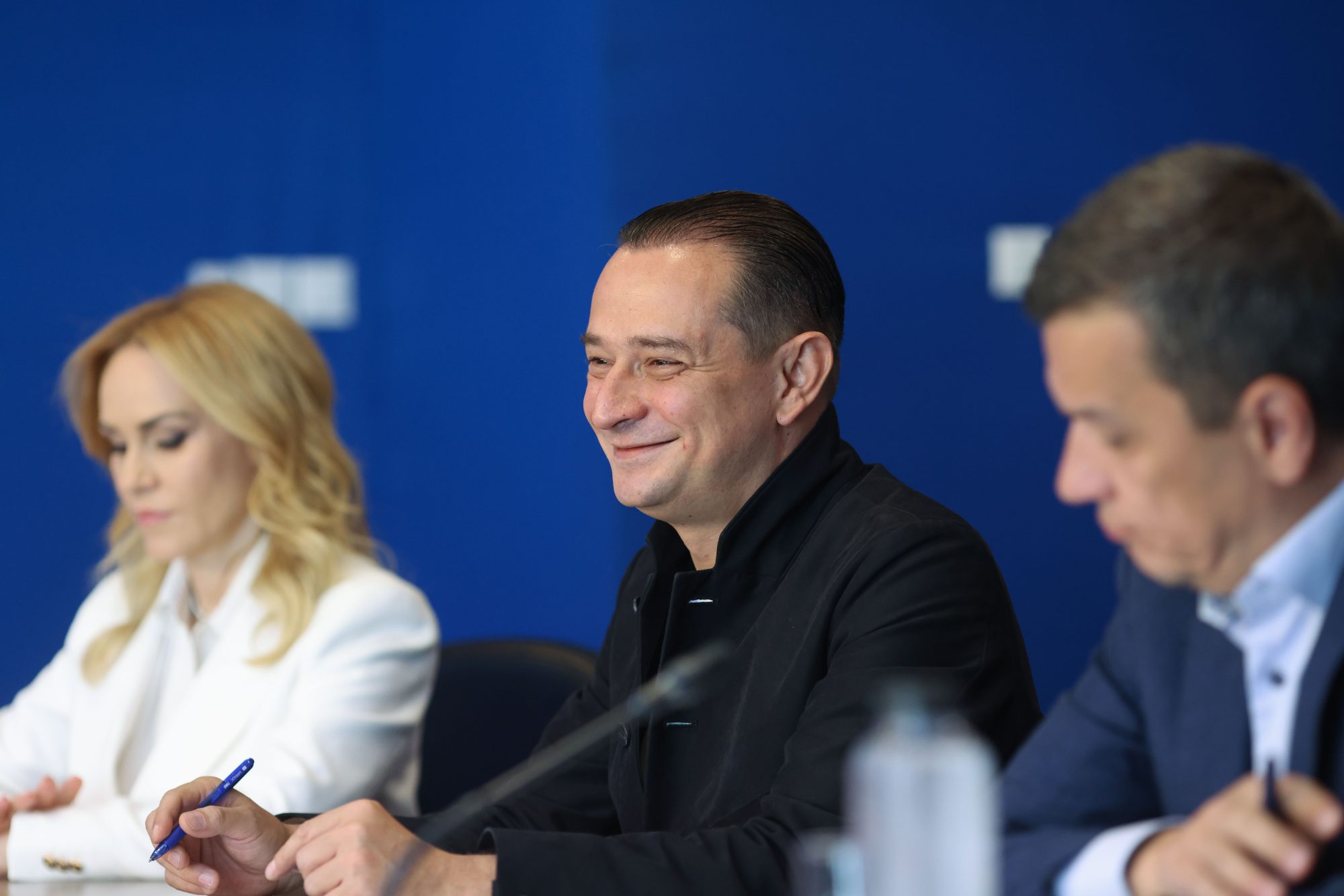 Daniel Băluţă recită versuri din Paraziţii