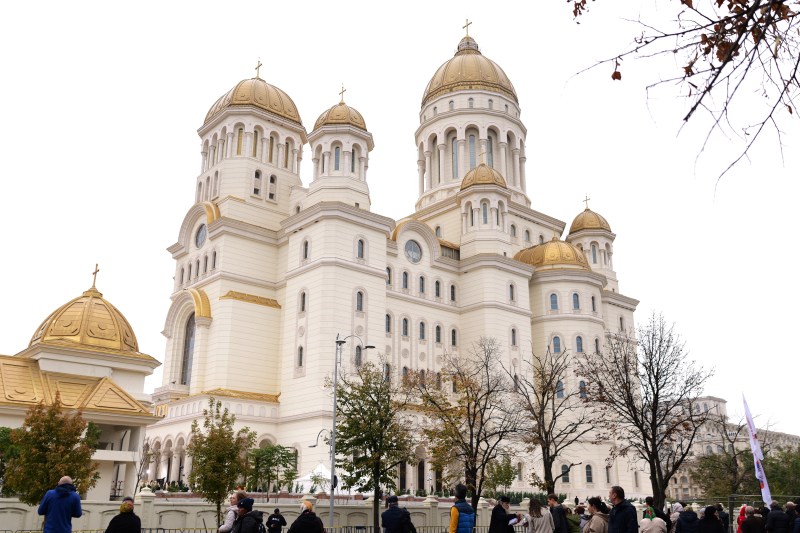 Ultima zi de închinare în Sfântul Altar al Catedralei Naţionale – miercuri. Când mai pot vizita oamenii lăcașul de cult / Programul pe două luni anunțat de Patriarhie