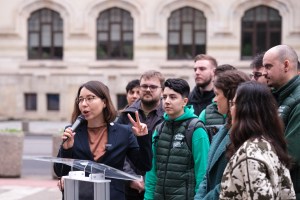 Lansarea candidaturii Anei Ciceală (stânga) pentru postul de primar general al Municipiului București din partea partidului SENS, Parcul Cișmigiu, București, 9 noiembrie 2025. Inquam Photos / Alexandru Nechez