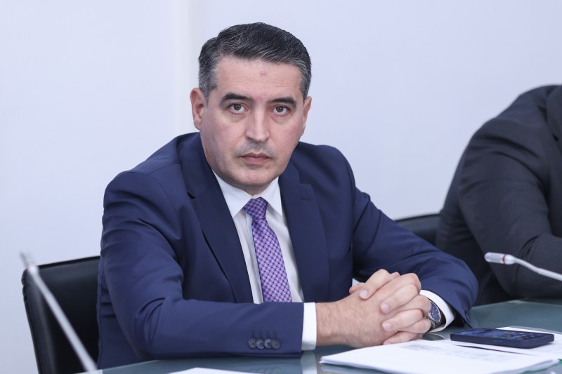 Zeci de școli și grădinițe au făcut achiziții directe de peste 11 milioane de lei de la firme și ONG-uri legate de actualul inspector școlar general al Bucureștiului, Florian Lixandru