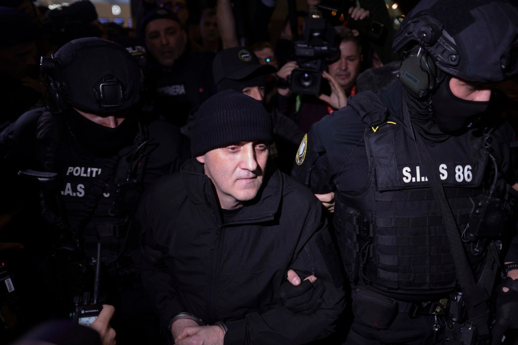 Extrădarea cetățenilor români Horațiu Potra, Alexandru Cosmin Potra și Dorian Potra, pe aeroportul Otopeni, 20 noiembrie 2025.