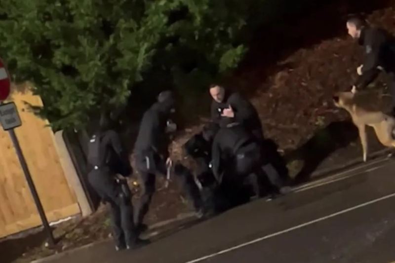 VIDEO Român din Anglia, martor la momentul în care poliția l-a prins pe atacatorul din Huntingdon: Le tot cerea să-l omoare / A căzut foarte repede