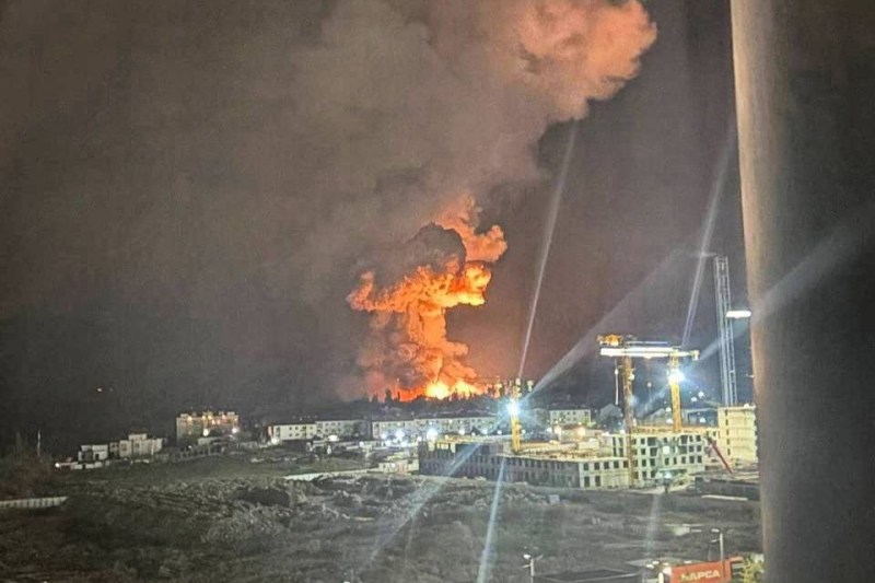 VIDEO Ucraina a lovit puternic un port rusesc major de la Marea Neagră / Livrările de petrol au fost oprite / Criza afectează 2% din aprovizionarea globală