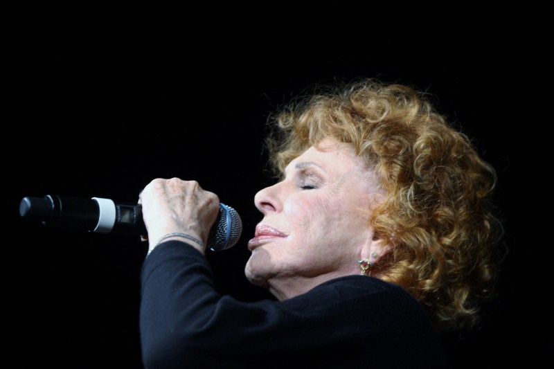 Cântăreața Ornella Vanoni a murit la vârsta de 91 de ani. Doamna muzicii italiene își făcuse deja planurile pentru ultimul drum: „Am rochia. Este de la Dior”