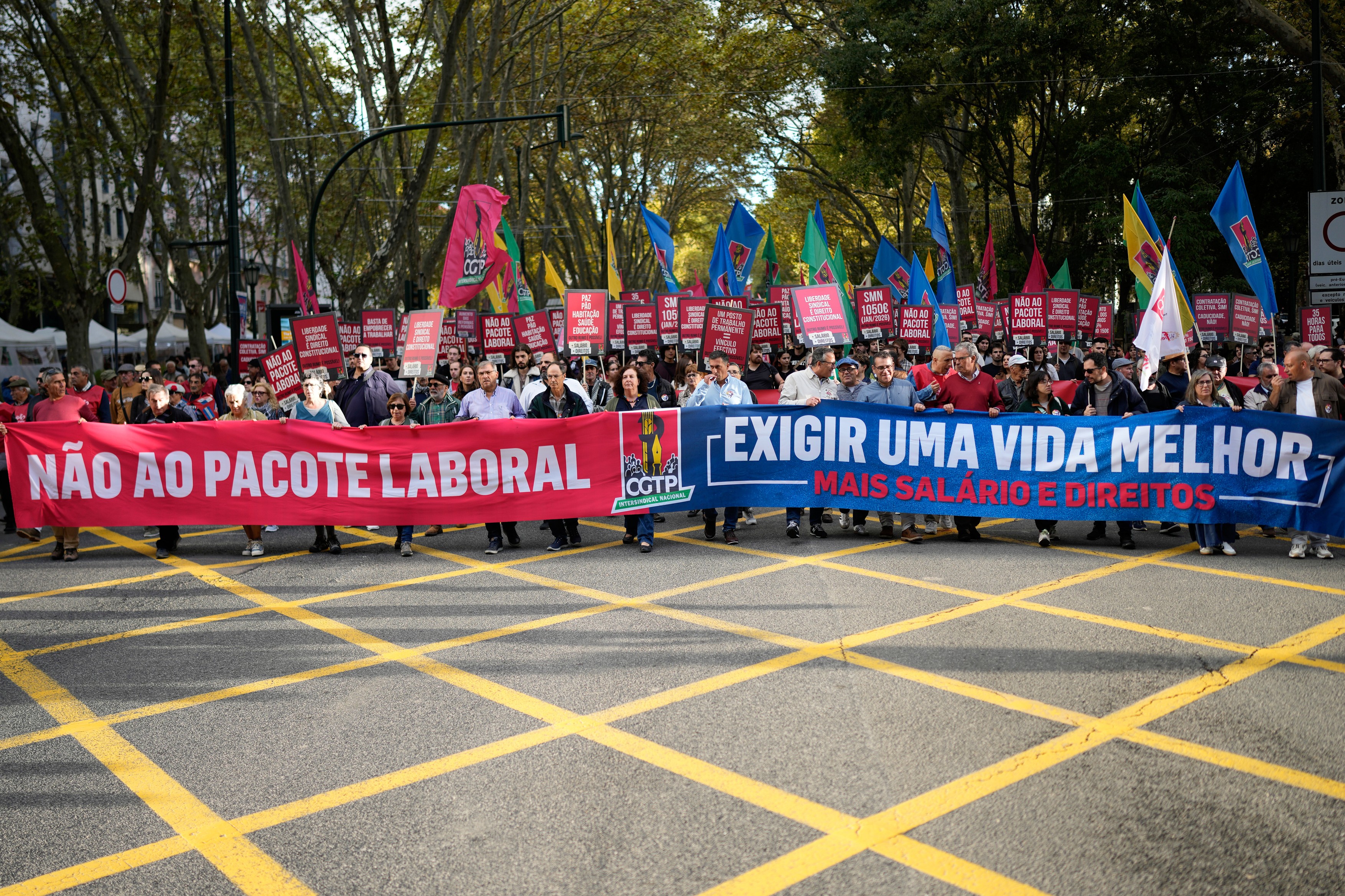 VIDEO Protest cu zeci de mii de oameni la Lisabona contra contra unei măsuri „nedrepte și viclene”