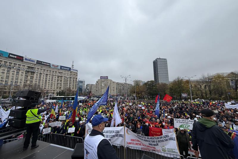VIDEO Protest BNS în București: Mii de sindicaliști sunt în fața Guvernului, apoi vor merge în Piața Constituției