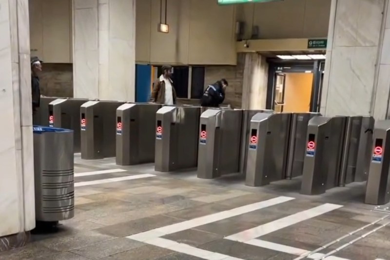 VIDEO. Bătaie la metrou, în București. Scena a fost filmată