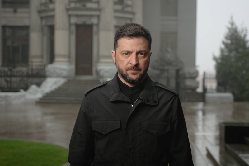VIDEO Volodimir Zelenski: „Ucraina e pusă în fața unei decizii dificile, pierderea demnității sau pierderea unui partener-cheie”. Mesajul președintelui către națiune, despre planul de pace negociat de SUA și Rusia