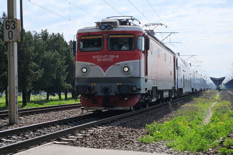 Accident feroviar în Caraș-Severin. Un tren cu călător a lovit o osie amplasată pe linia ferată