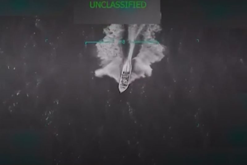 Armata SUA a efectuat o „dublă lovitură” asupra unei ambarcaţiuni suspectate de trafic de droguri, după ce un prim atac nu i-a ucis pe toţi cei aflaţi la bord