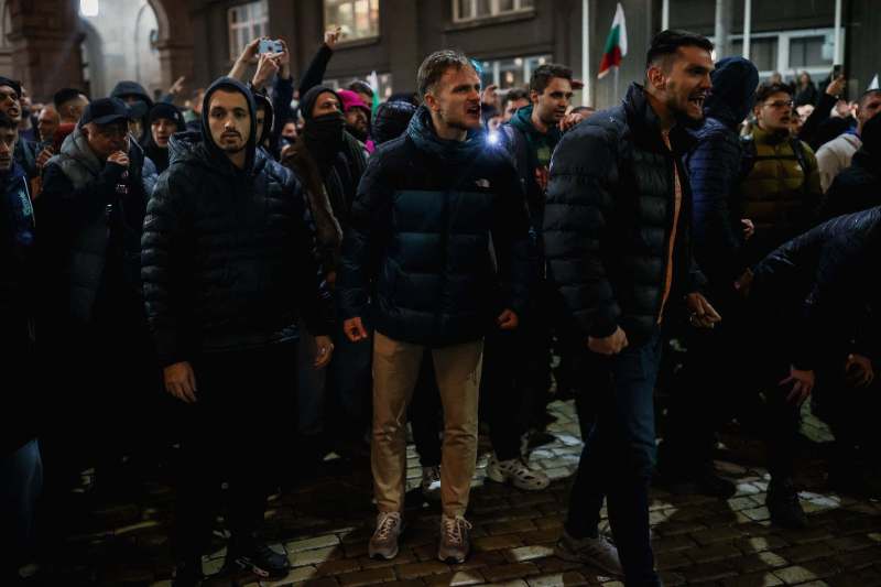 Guvernul Bulgariei a retras bugetul care propunea creșteri de impozite, după protestele de la Sofia