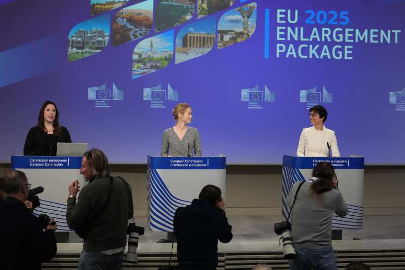 „Extinderea UE este realistă în următorii ani”. Bile albe, dar și avertismente ale Comisiei Europene pentru Ucraina și Republica Moldova