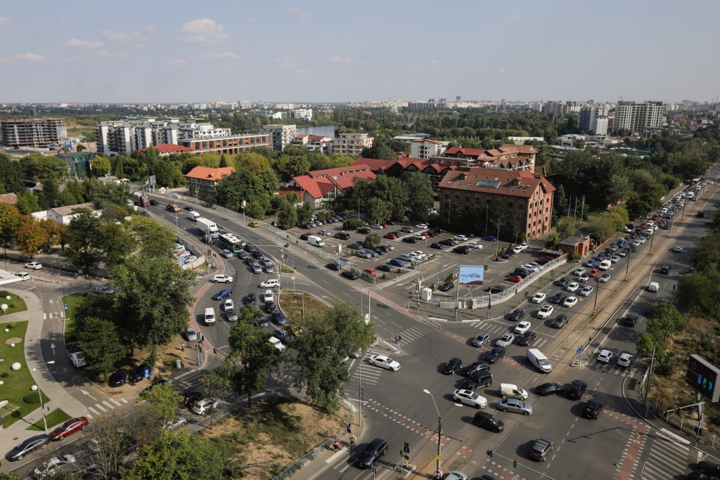 Intersecția dintre Șos. Fabrica de Glucoză (stânga) și Str. Barbu Văcărescu, iunie 2022. Foto: Cateyeperspective / Dreamstime