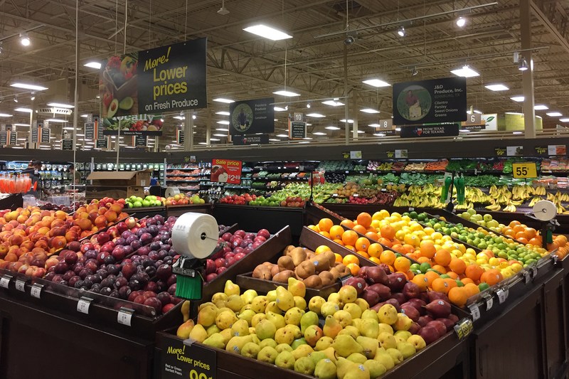 Trump reduce tarifele vamale pentru zeci de produse. Casa Albă publică lista alimentelor care scapă cu totul de taxe