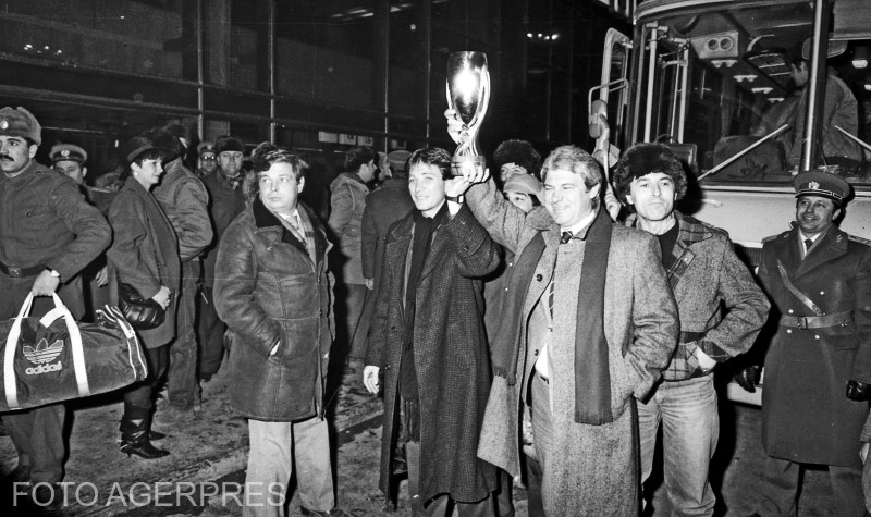 SuperLiga: Moment de reculegere la toate meciurile în memoria legendarului Emeric Ienei. Mesajul preşedintelui federaţiei şi anunţul LPF