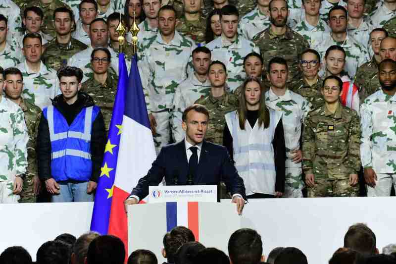 Franța anunță introducerea serviciului militar voluntar, un răspuns la amenințarea Rusiei / Avertismentul lui Macron