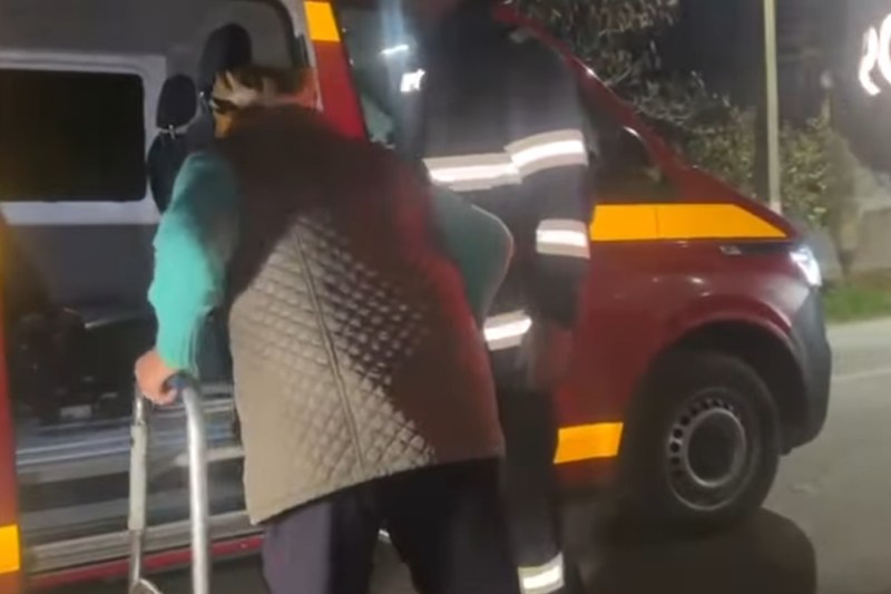 VIDEO Primele imagini cu evacuările din Ceatalchioi. Oamenii sunt transportați către Tulcea cu microbuze