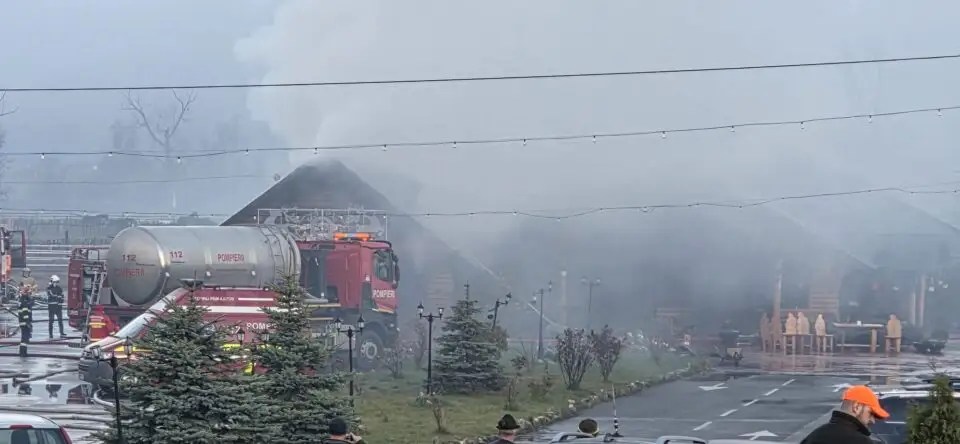 Incendiu puternic la o pensiune din Gura Humorului. O femeie de 72 de ani a murit