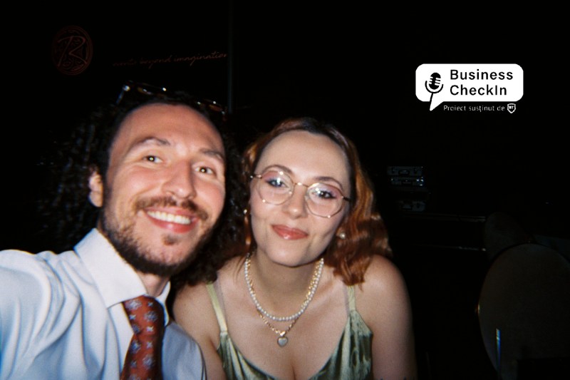 StartupCafe.ro: Business CheckIn. Doi tineri publicitari au lansat„Prinde-mă-n cadru”, afacerea care readuce farmecul fotografiilor vintage în era digitală