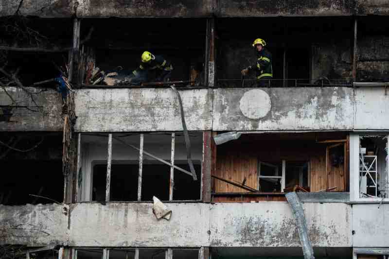 Un atac rusesc a ucis șase oameni la Kiev / Lovituri ucrainene adânc în Rusia, în paralel cu negocierile de pace