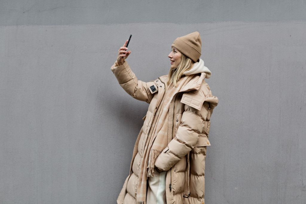 La modă și funcționale: Cele mai interesante tendințe în materie de jachete de iarnă pentru bărbați și femei