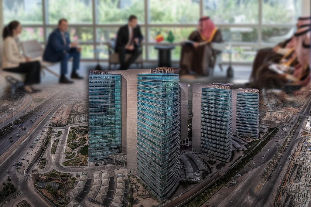 Sediul Ministerului Economiei și Planificării din Arabia Saudită. Foto: Facebook. Colaj: Ion Mateș / Hotnews