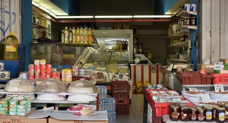 „Patronul umple duba cu produse, face o factură mică pe persoană juridică, în caz de control. Se rupe filmul pentru ANAF” – o propunere împotriva „magazinașelor” stârnește reacții