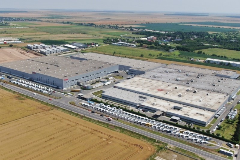 ULTIMA ORĂ Trump ajută involuntar România. Gigant japonez mută producția din China în România