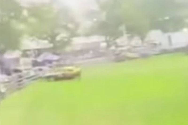 VIDEO Momentul în care o mașină intră cu viteză în mulțime la un raliu, în Australia. Treisprezece persoane au fost rănite