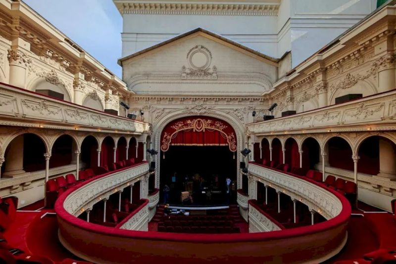 Odeon, teatrul din care se vede cerul.  Cum s-a clădit nobilul edificiu de pe Calea Victoriei, cu acoperiș glisant care funcționează încă din 1911