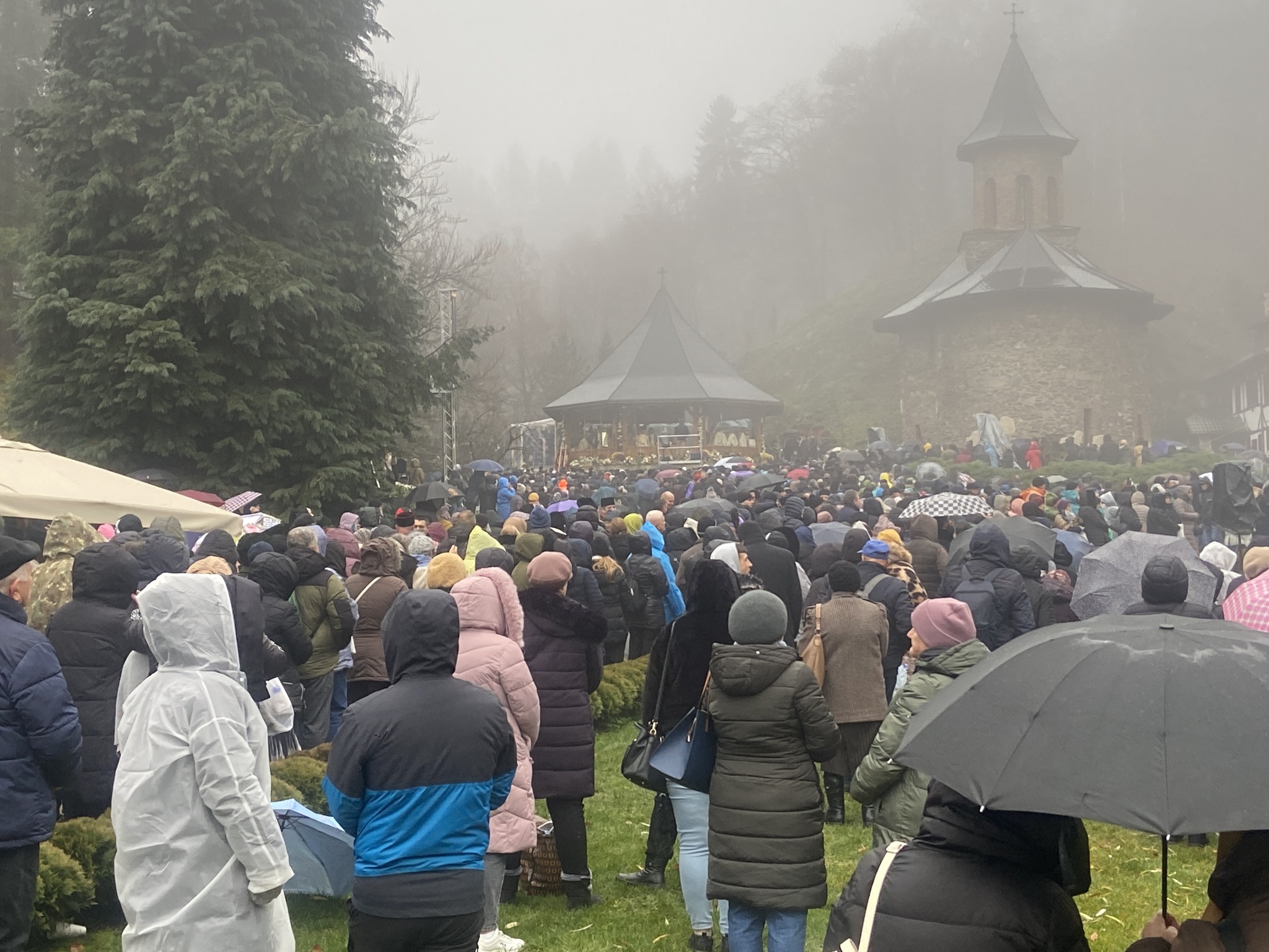 24 de pelerini au avut nevoie de asistenţă medicală