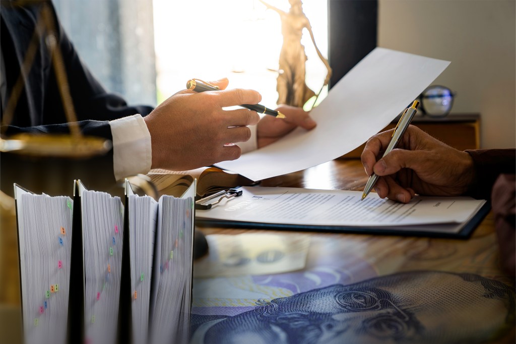 Procurori. Colaj: Ion Mateș / Hotnews. Surse foto: Dreamstime, Shutterstock, Inquam Photos