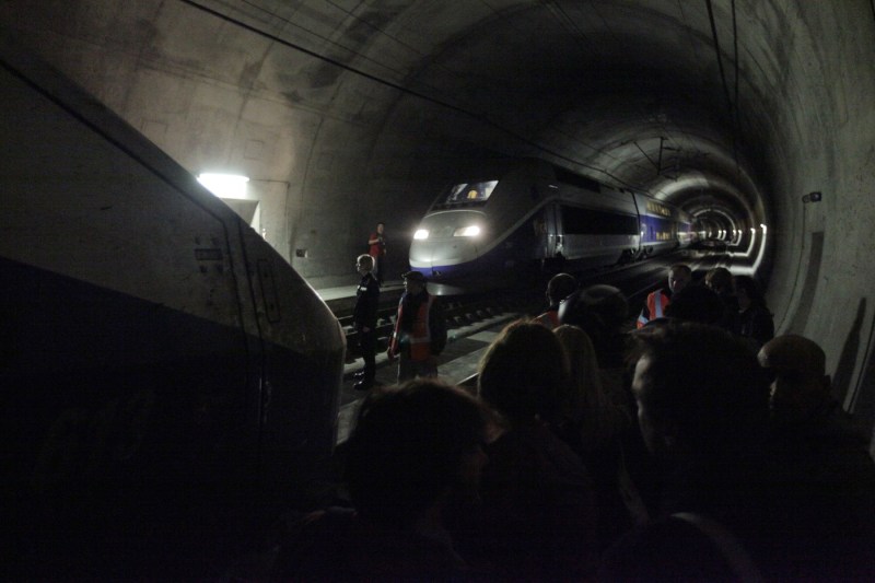 Parisul lovit de o pană de curent care a oprit metroul, joi dimineață