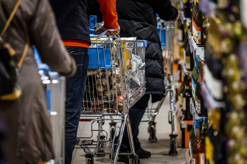 Un lanț de supermarketuri din Belgia a lansat promoția „2 + 5 gratis”. Ce a făcut apoi lanțul rival