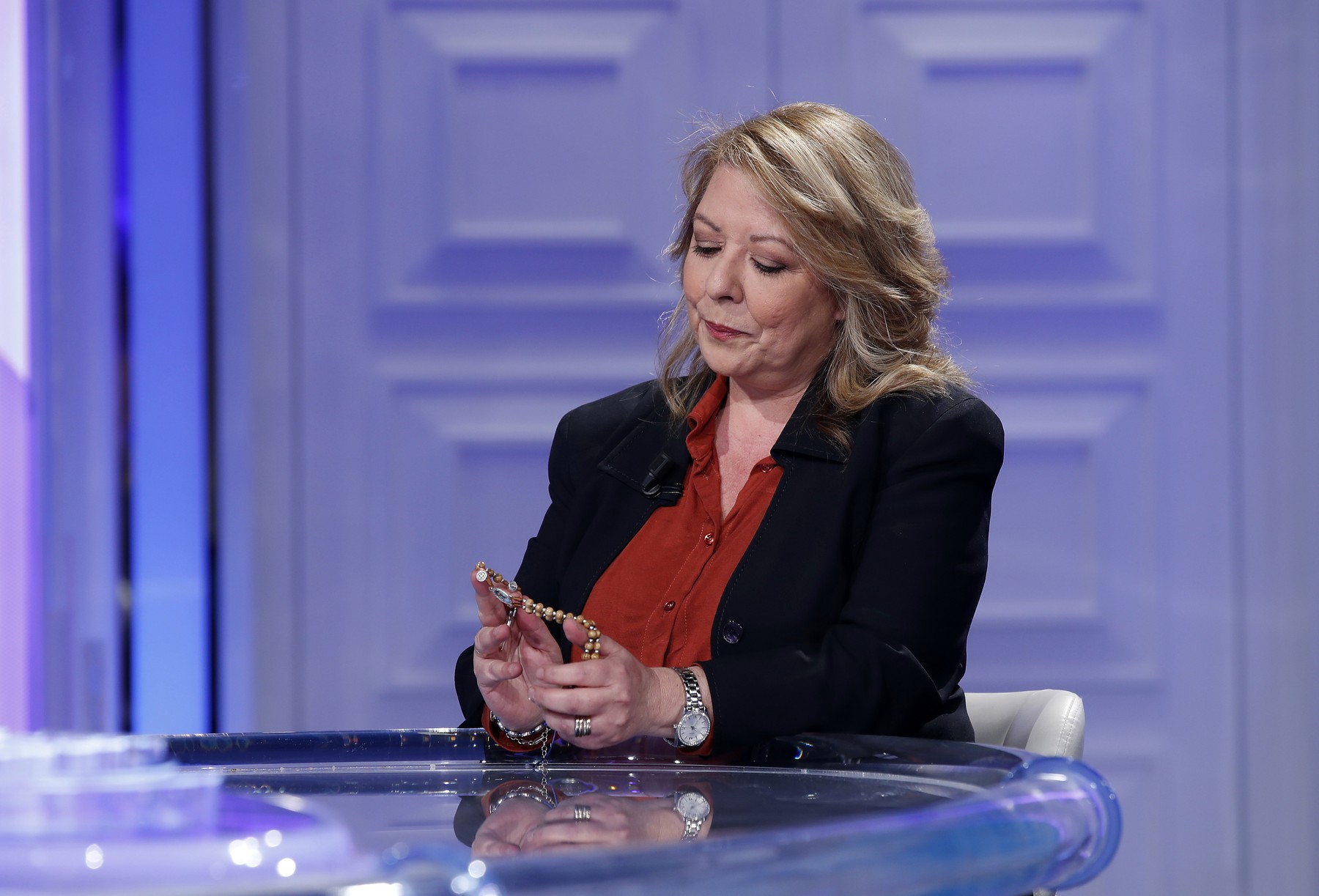 O femeie care a înscenat că Fecioara Maria plânge cu lacrimi de sânge, trimisă în judecată, în Italia, pentru fraudă de 365.000 de euro