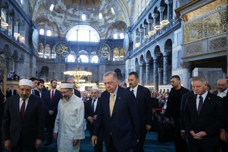 Un jurnalist turc care i-a amintit președintelui Recep Erdogan ce le făceau otomanii liderilor nepopulari a fost condamnat la 4 ani de închisoare