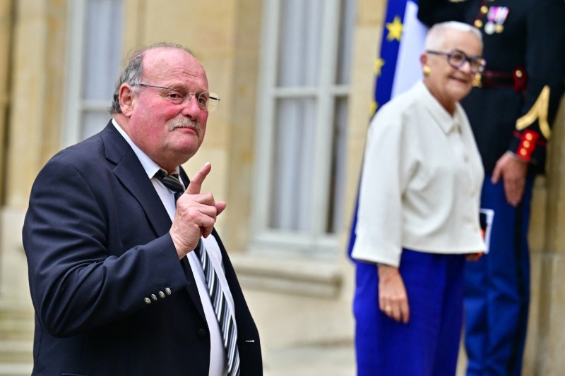 „Am fost om al străzii timp de 3 luni”: Ministrul fără diplome al Franței stârnește rumoare și zâmbete