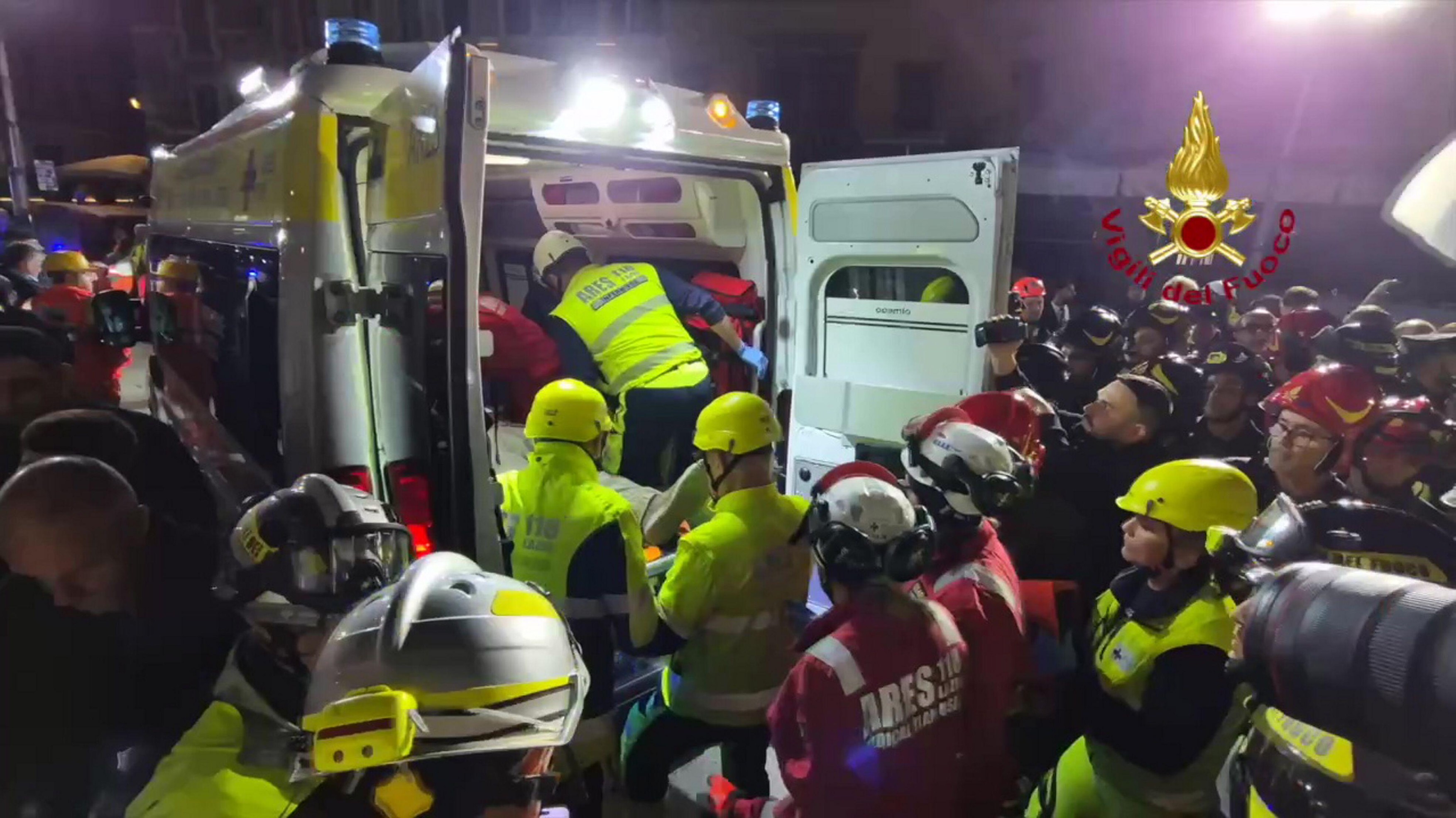 „Nu știu cât mai rezist”. Ultimele cuvinte ale românului care a murit sub dărâmăturile turnului Torre dei Conti. Octav mai avea un an până la pensie